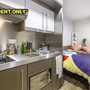 Student Only Zeni In Apartment